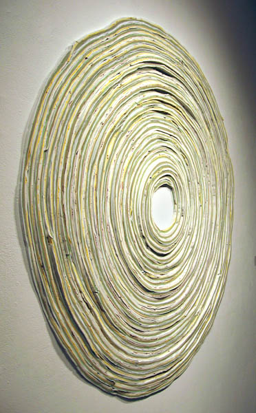 13) White on White_detail03